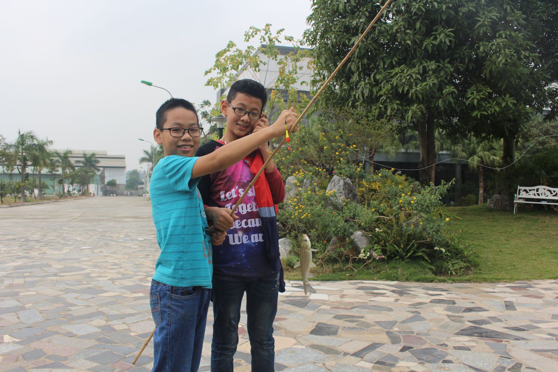 10Doan hoc sinh vinshool tham quan nha may san xuat go noi that landco