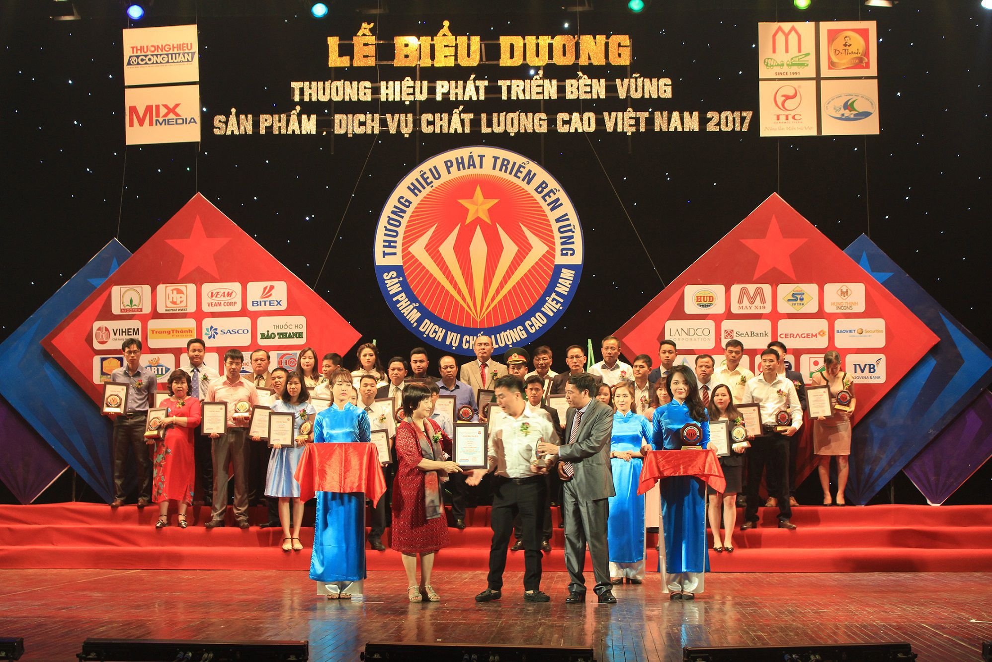 5Landco tu hao vinh danh top 50 thuong hieu phat trien ben vung san pham chat luong cao VN 2017