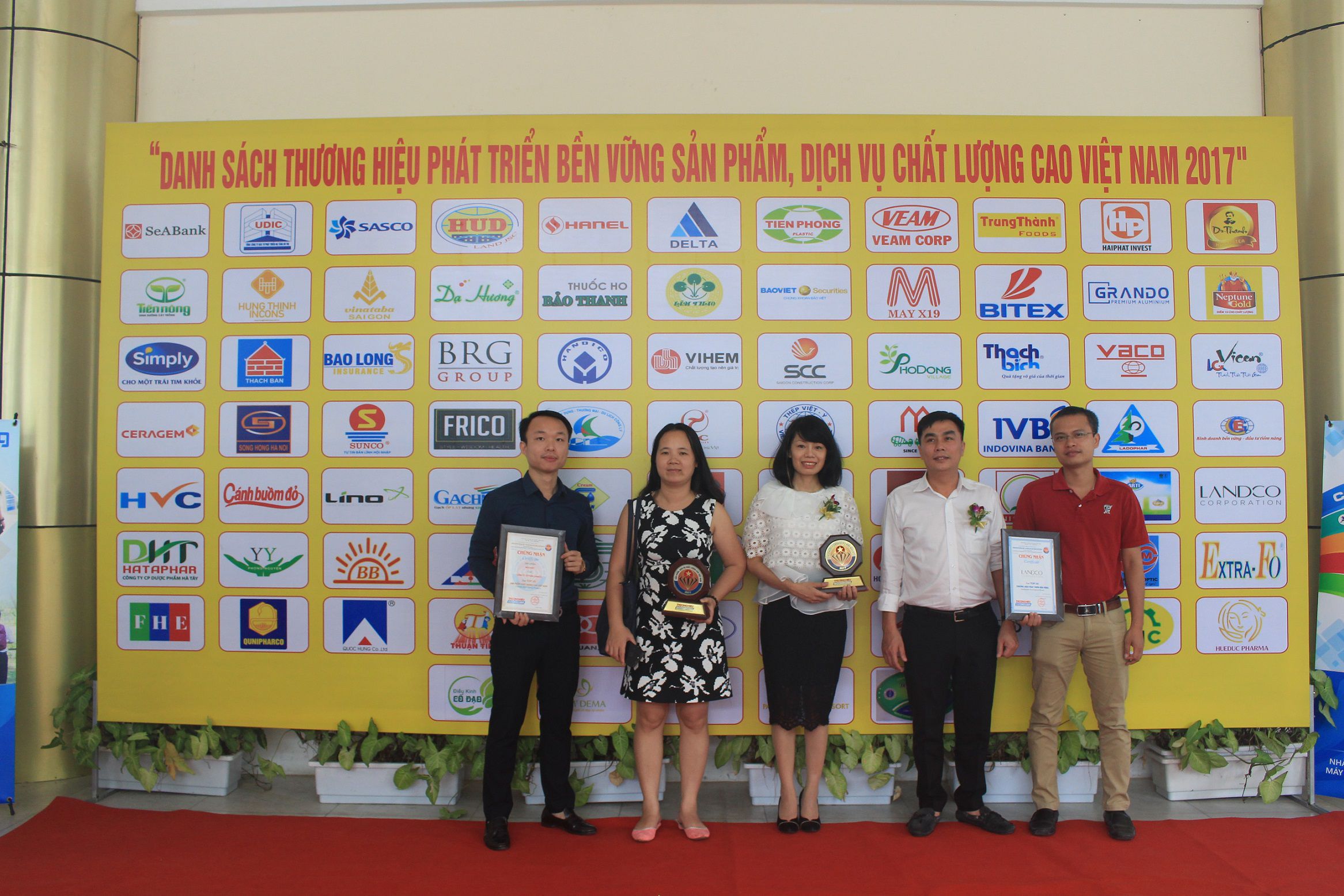 5Landco tu hao vinh danh top 50 thuong hieu phat trien ben vung san pham chat luong cao VN 2017